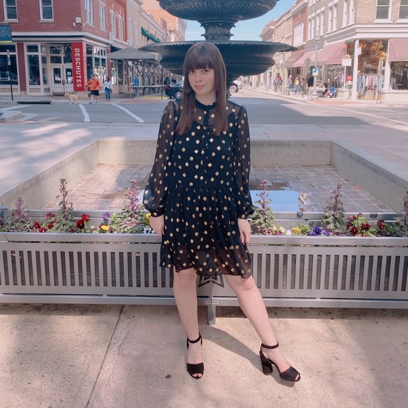 ✨Welcome to my Closet✨ - Picture 4 of 16